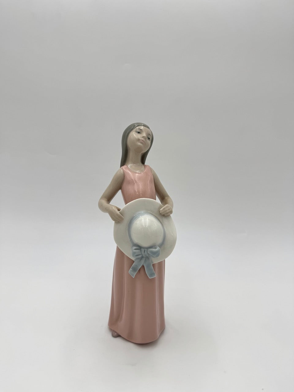 Lladro The Dreamer young girl with sun hat 10” tall mint condition #5008